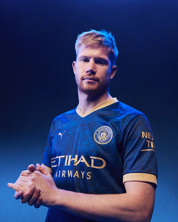 立竿见影，凯恩替补出场30分钟个人戴帽拜仁打进4球（凯恩替补登场仅半小时戴帽，拜仁火力全开轰入四球）