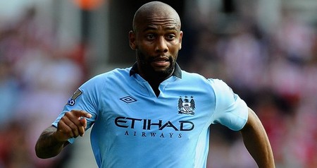 阿斯报：巴萨后卫埃里克·加西亚，未来三场仍将佩戴面罩出战（阿斯：埃里克·加西亚未来三战仍将佩戴面罩为巴萨出战）