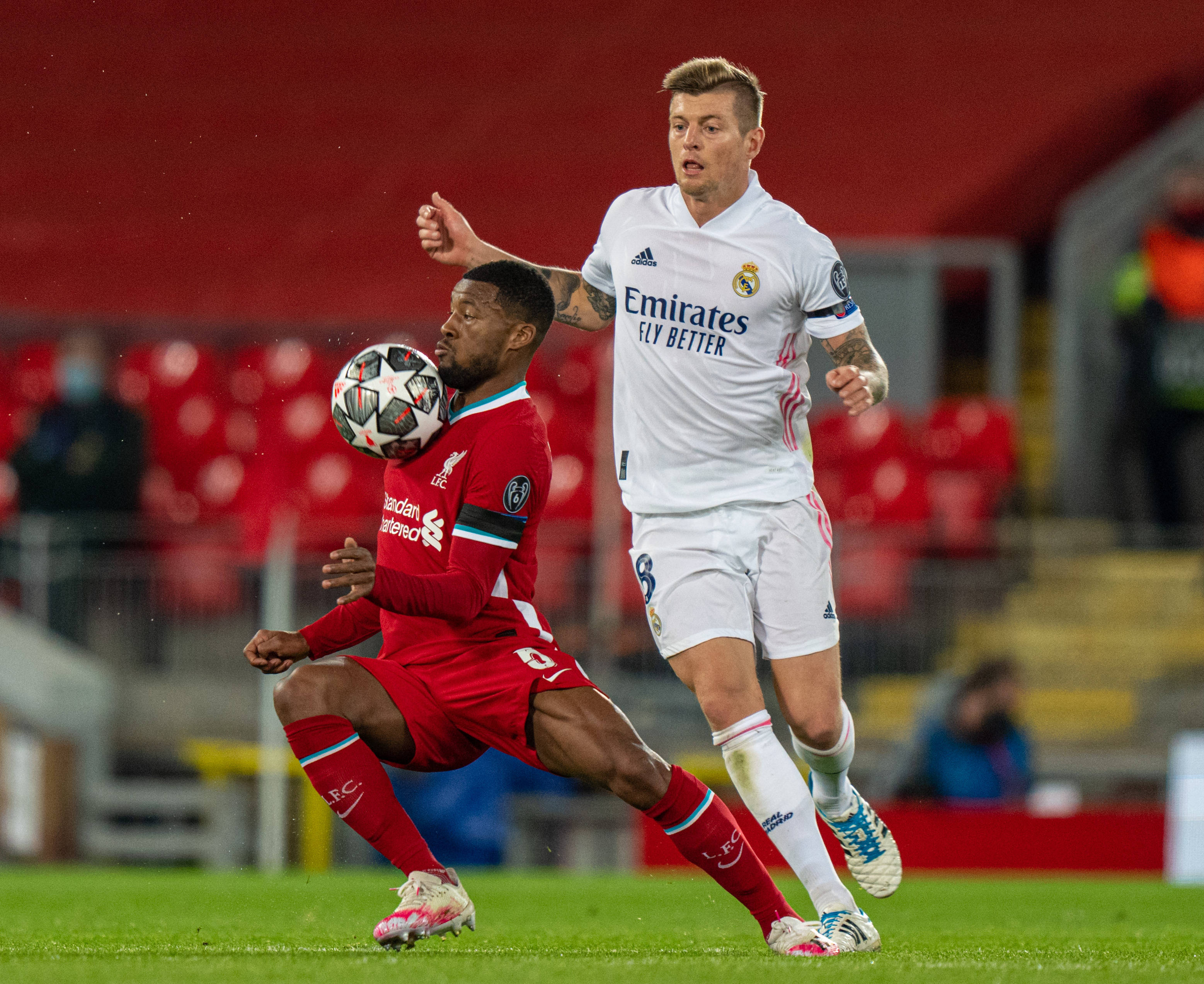 海港客战英博：5外援PK4外援，吾米提江先发，李新翔替补（海港客场挑战英博：五外援对四外援，吾米提江首发，李新翔替补）