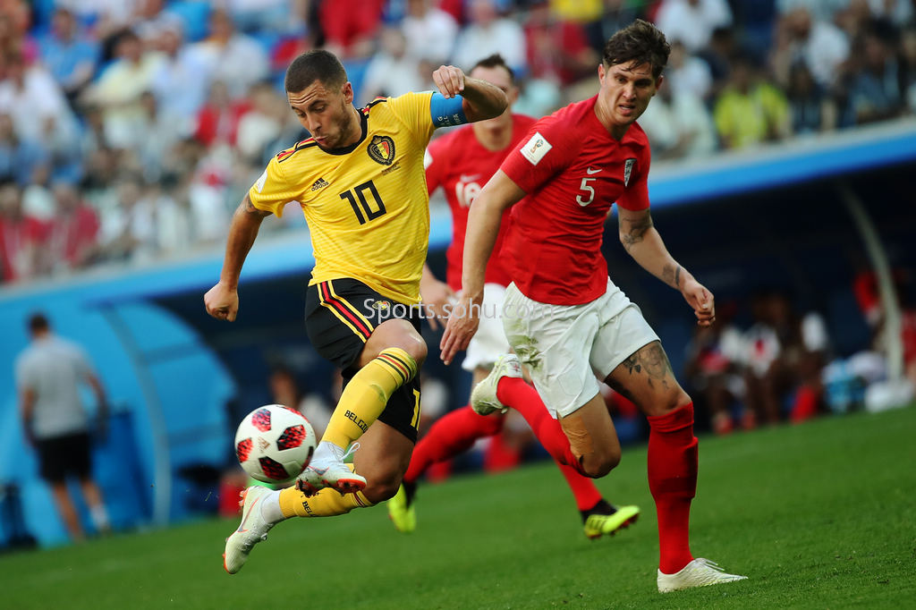 TA：奥赖利首秀表现得游刃有余；安德森很好地控制了比赛节奏（TA：奥赖利处子战驾轻就熟，安德森牢牢掌控比赛节奏）