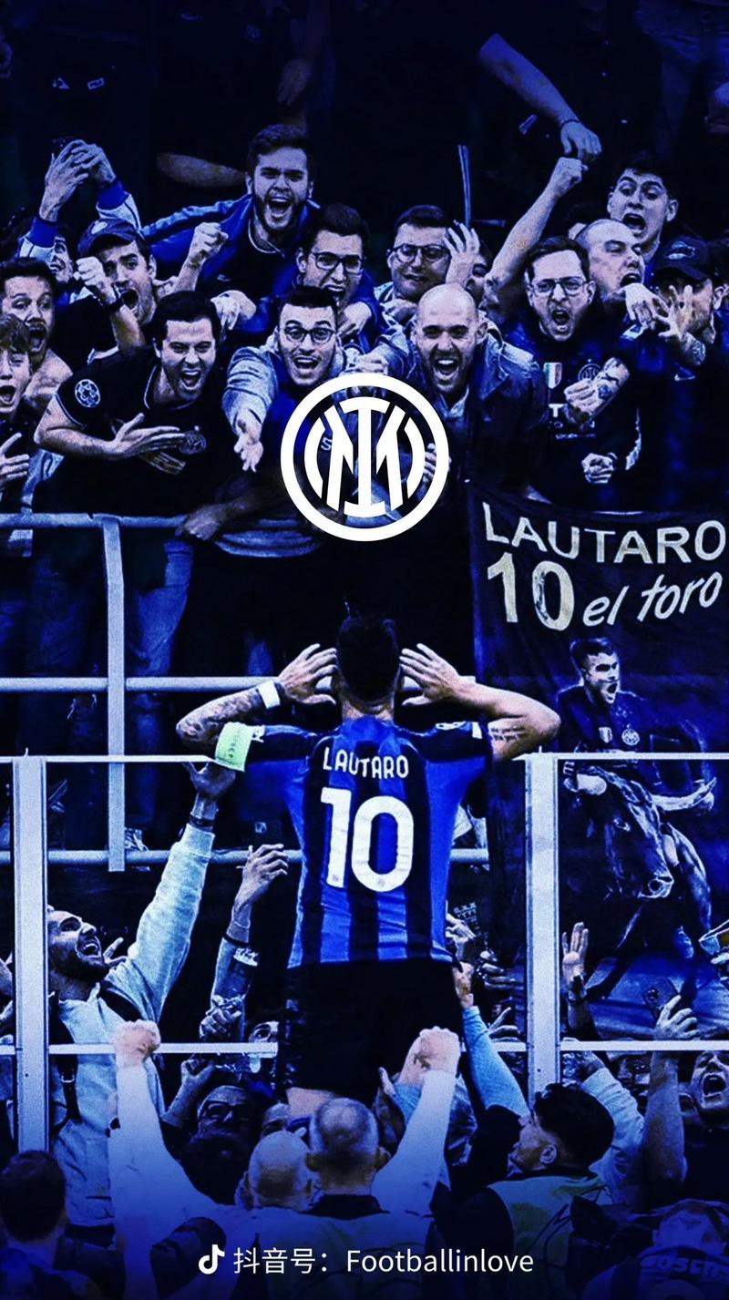 德媒：由于手指受伤，诺伊尔近两场都佩戴特制的四指手套参赛