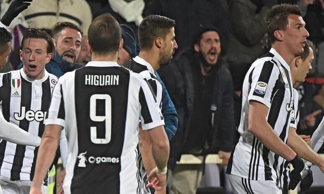 连输埃因霍温、本菲卡，那不勒斯队史首次遭遇欧冠客场连败（先后负于埃因霍温、本菲卡，那不勒斯队史首次在欧冠客场吞下两连败）