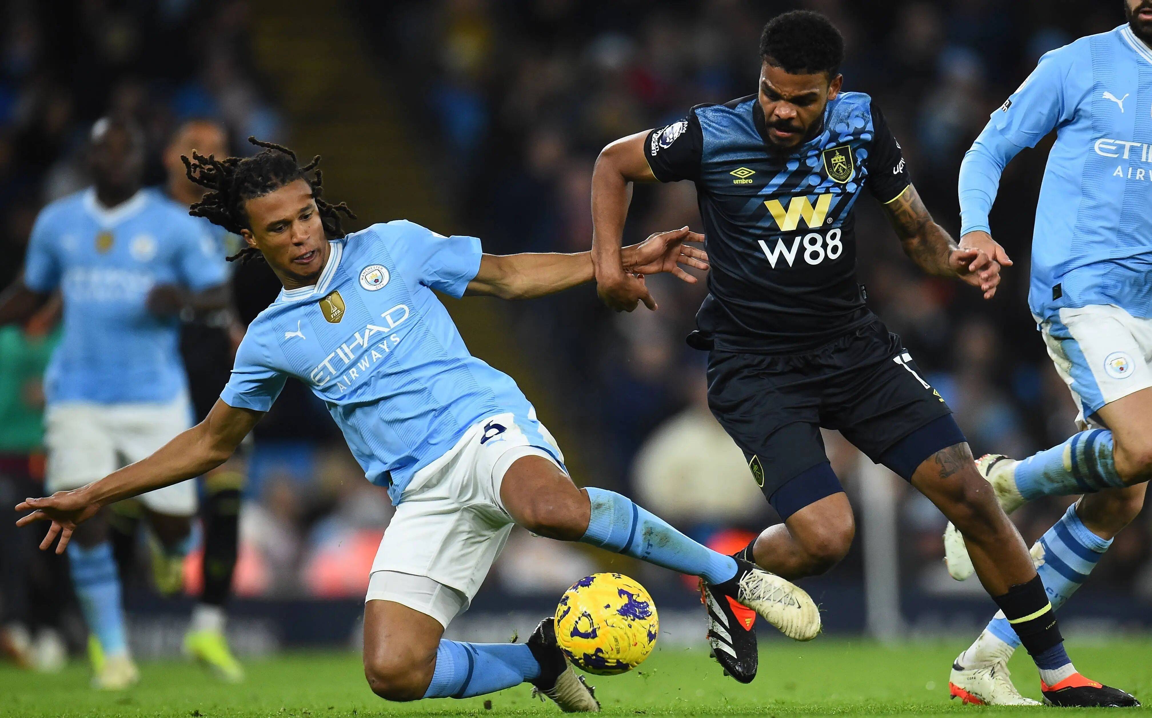 广东籍球员廖锦涛、吕焯毅参与英博队内的大连话挑战，前者胜（英博队内大连话挑战：广东籍廖锦涛胜出，吕焯毅参赛）