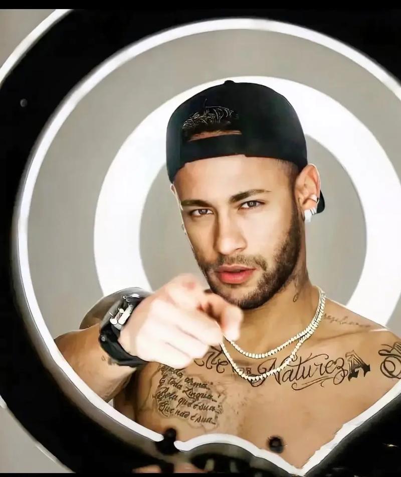 理疗师：DV9的伤和丁丁、卢卡库类似，可能需要3到5个月恢复（理疗师：DV9伤势类似丁丁和卢卡库，康复期或为3到5个月）