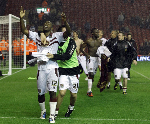 大家好，我是冷刺孙兴憨本人！（嗨，冷刺孙兴憨在此！）