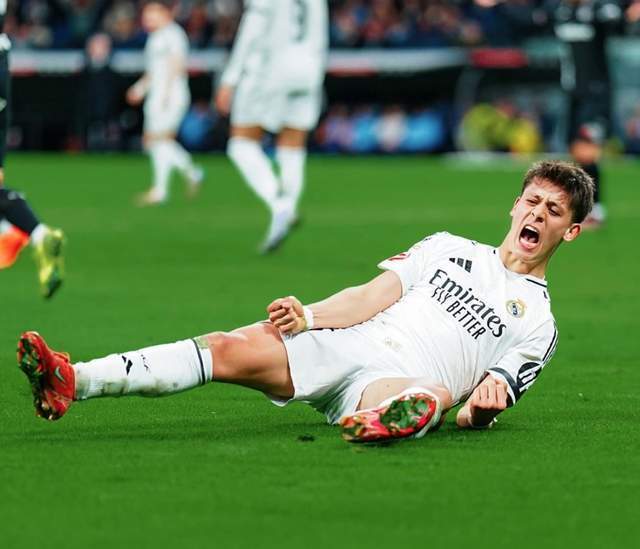 湖人新赛季连胜三场，团队配合显著提升（湖人开季三连胜，团队默契显著提升）